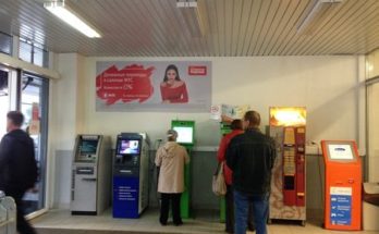 Стенд МТС в гипермаркете Магнит
