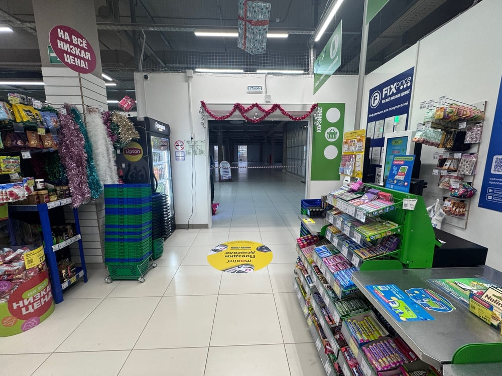 Напольные стикеры такси Максим в Перми