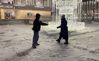 Раздача листовок у Филармонии в Перми